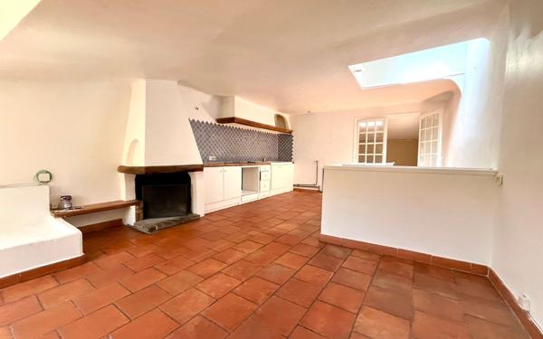 Immeuble à vendre    5 pièces • 132,65 m2 Vence