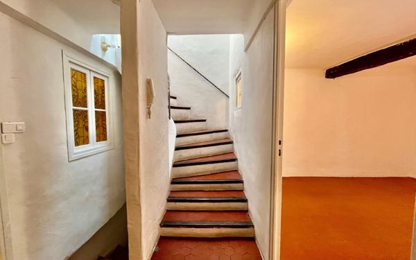 Immeuble à vendre    5 pièces • 132,65 m2 Vence