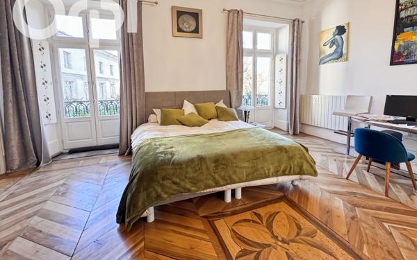 Appartement à vendre    6 pièces • 177,90 m2 Aubenas