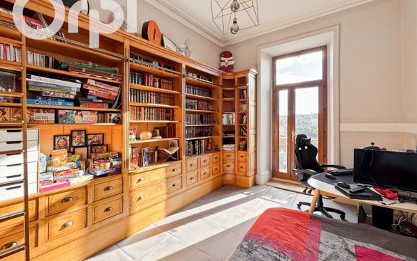 Appartement à vendre    6 pièces • 177,90 m2 Aubenas