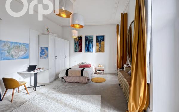 Appartement à vendre    6 pièces • 177,90 m2 Aubenas