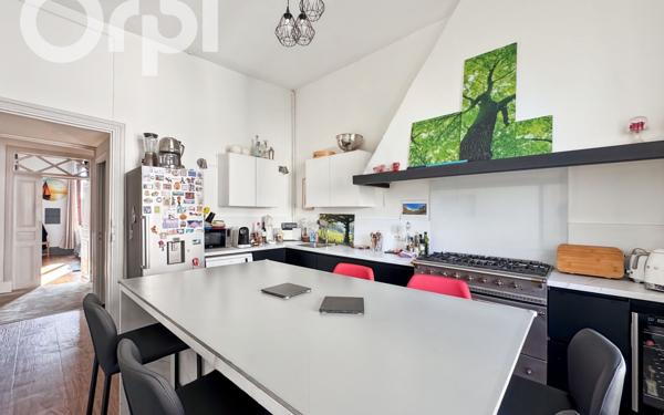 Appartement à vendre    6 pièces • 177,90 m2 Aubenas