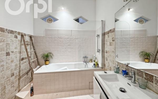 Appartement à vendre    6 pièces • 177,90 m2 Aubenas