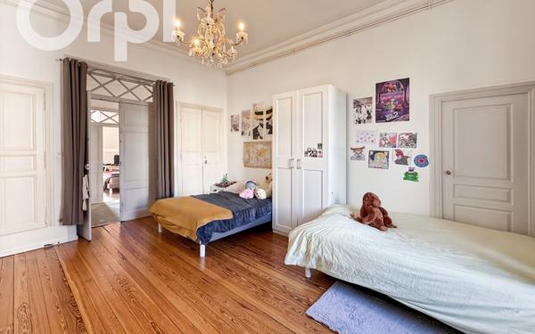 Appartement à vendre    6 pièces • 177,90 m2 Aubenas