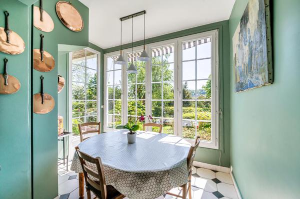 Magnifique maison de famille en meulières avec un superbe jardin de 1300m2