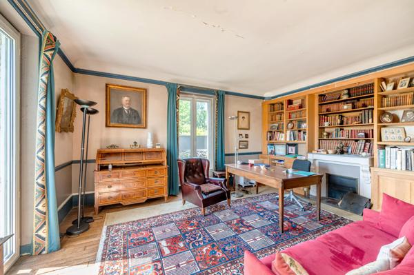 Magnifique maison de famille en meulières avec un superbe jardin de 1300m2