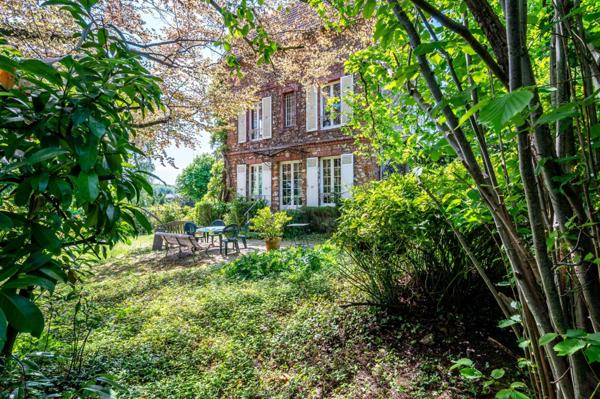 Magnifique maison de famille en meulières avec un superbe jardin de 1300m2