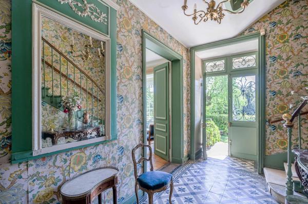 Magnifique maison de famille en meulières avec un superbe jardin de 1300m2