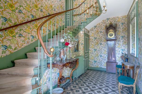 Magnifique maison de famille en meulières avec un superbe jardin de 1300m2