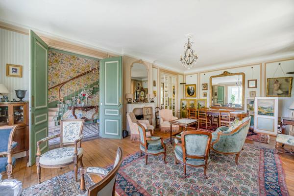 Magnifique maison de famille en meulières avec un superbe jardin de 1300m2