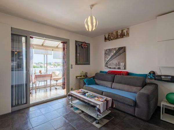 Studio vendu loué ,meublé et équipé