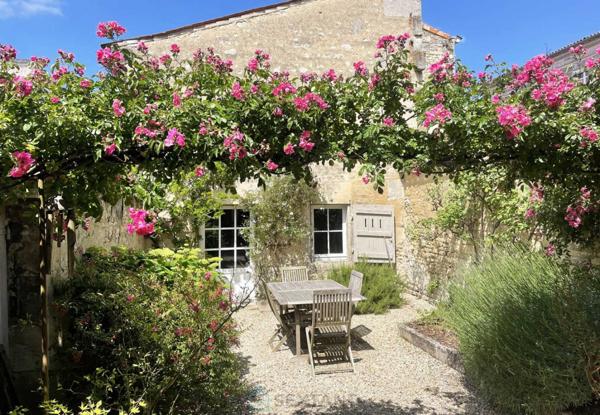 MAISON DE VILLE AVEC 5 CHAMBRES, JARDIN ET GARAGE
