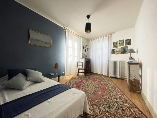 MAISON DE VILLE AVEC 5 CHAMBRES, JARDIN ET GARAGE