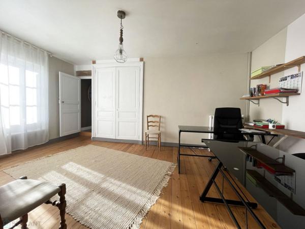 MAISON DE VILLE AVEC 5 CHAMBRES, JARDIN ET GARAGE