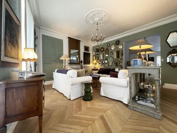 MAISON DE VILLE AVEC 5 CHAMBRES, JARDIN ET GARAGE