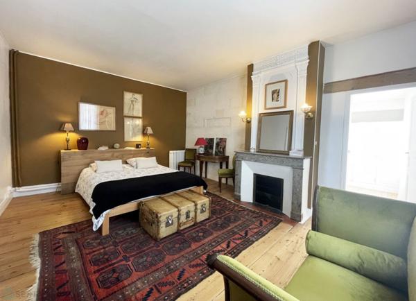 MAISON DE VILLE AVEC 5 CHAMBRES, JARDIN ET GARAGE