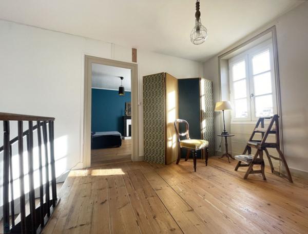 MAISON DE VILLE AVEC 5 CHAMBRES, JARDIN ET GARAGE