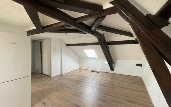 Appartement à louer    3 pièces • 32 m2 Reims