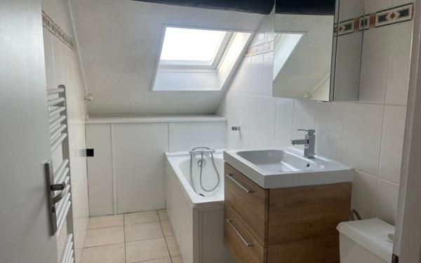 Appartement à louer    3 pièces • 32 m2 Reims
