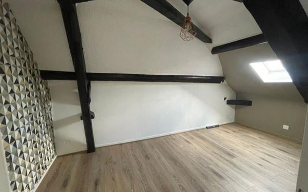 Appartement à louer    3 pièces • 32 m2 Reims