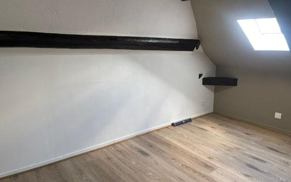Appartement à louer    3 pièces • 32 m2 Reims