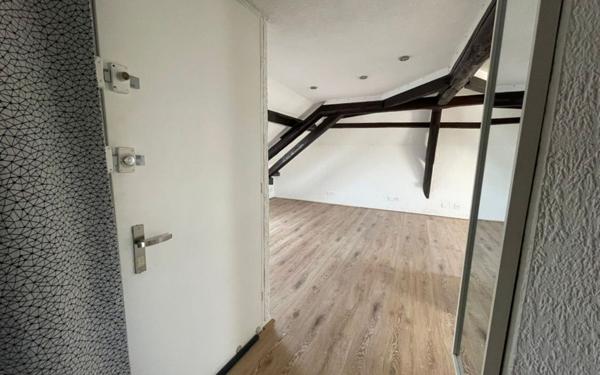 Appartement à louer    3 pièces • 32 m2 Reims