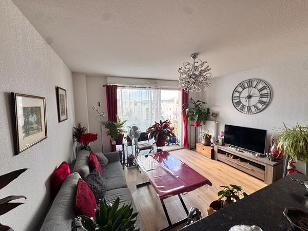 33100 Bordeaux - Appartement 2 pièces de 45.46m² avec balcon et parking à vendre