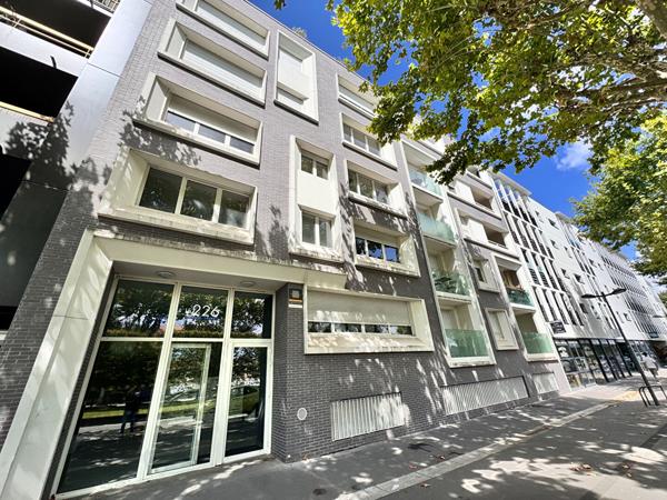 33100 Bordeaux - Appartement 2 pièces de 45.46m² avec balcon et parking à vendre