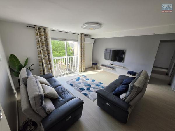 Superbe appartement T5 duplex de 124m2 entièrement refait à neuf et vendu meublé à Sainte Clotilde