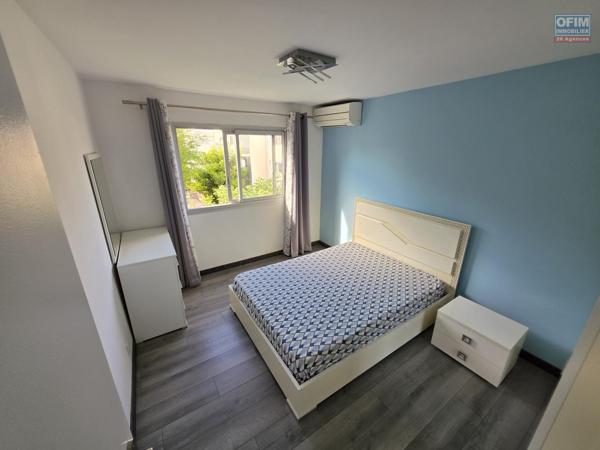 Superbe appartement T5 duplex de 124m2 entièrement refait à neuf et vendu meublé à Sainte Clotilde