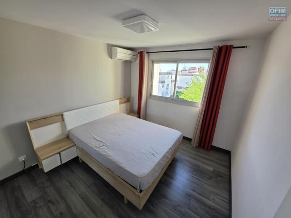 Superbe appartement T5 duplex de 124m2 entièrement refait à neuf et vendu meublé à Sainte Clotilde