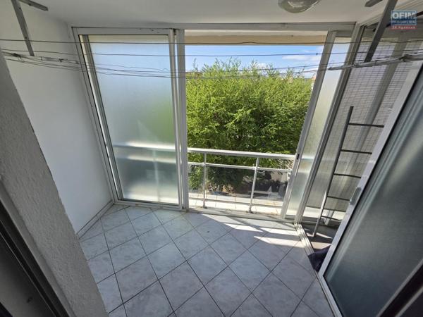 Superbe appartement T5 duplex de 124m2 entièrement refait à neuf et vendu meublé à Sainte Clotilde