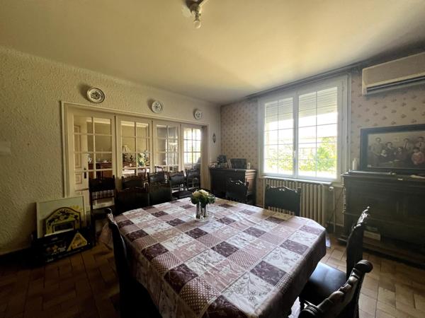 Maison 8 chambres de 249 m2 dans le centre de Dange Saint Romain