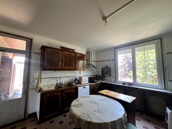 Maison 8 chambres de 249 m2 dans le centre de Dange Saint Romain