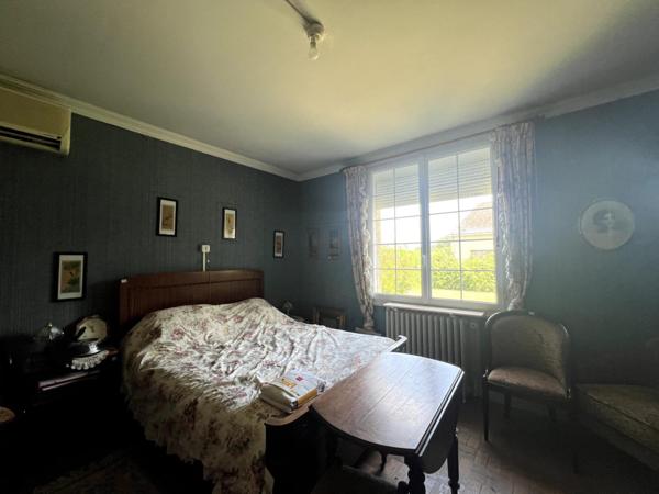 Maison 8 chambres de 249 m2 dans le centre de Dange Saint Romain