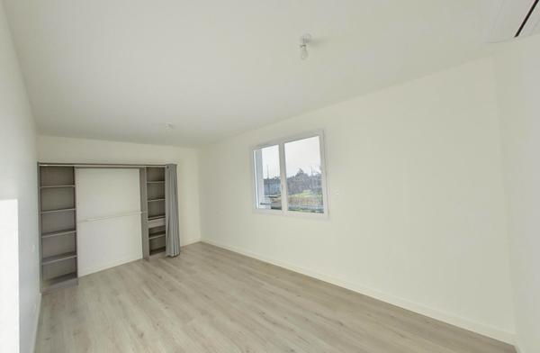 Meauzac : Maison de ville neuve avec jardin, 5 pièce(s) 148 m2