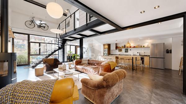 NICE - RUE DE FRANCE : CHARMANTE MAISON DE VILLE SUR 3 NIVEAUX AVEC TERRASSE ET PARKING