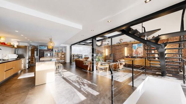 NICE - RUE DE FRANCE : CHARMANTE MAISON DE VILLE SUR 3 NIVEAUX AVEC TERRASSE ET PARKING