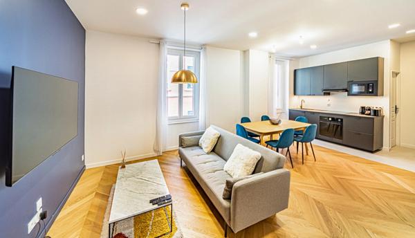 VILLEURBANNE - GRATTE CIEL - T2 de 51 m² vendu entièrement meublé – Proche métro