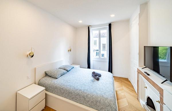 VILLEURBANNE - GRATTE CIEL - T2 de 51 m² vendu entièrement meublé – Proche métro