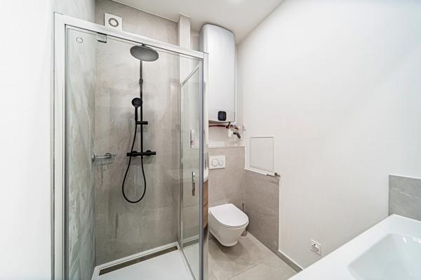 VILLEURBANNE - GRATTE CIEL - T2 de 51 m² vendu entièrement meublé – Proche métro