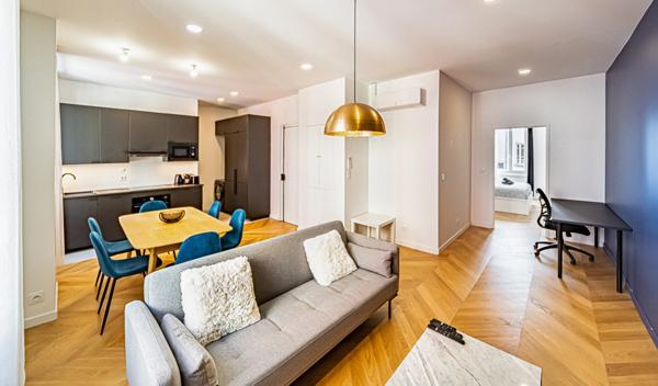 VILLEURBANNE - GRATTE CIEL - T2 de 51 m² vendu entièrement meublé – Proche métro