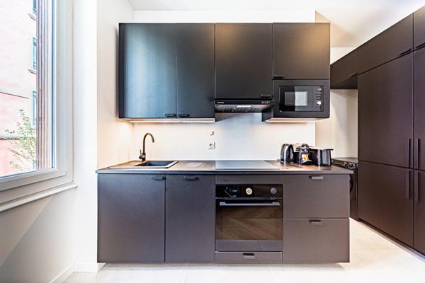 VILLEURBANNE - GRATTE CIEL - T2 de 51 m² vendu entièrement meublé – Proche métro