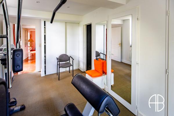 Magnifique Gasconne sur un parc clôturé de 1 hectare