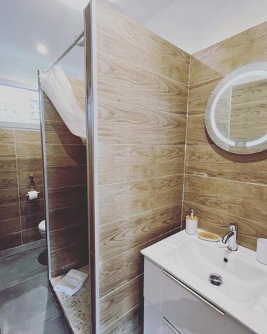 Appartement renové T1 bis situé en bord de mer