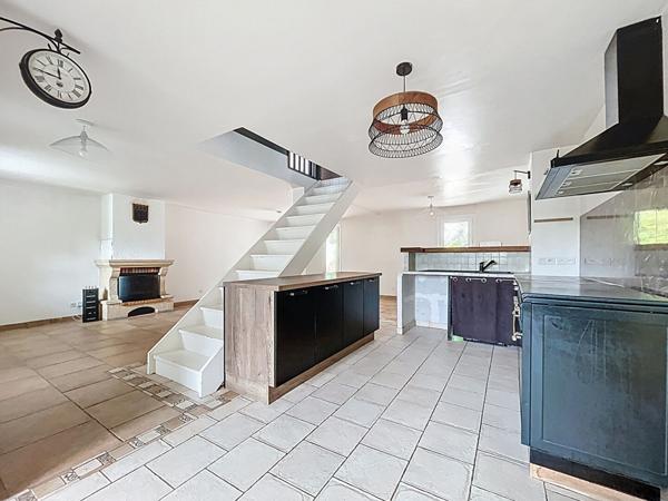 EXCLUSIVITE - MAISON DE 117 M² SUR 759 M² DE TERRAIN AVEC PISCINE