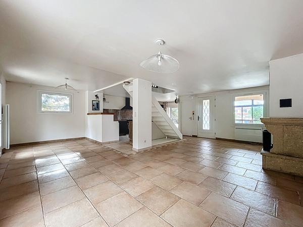 EXCLUSIVITE - MAISON DE 117 M² SUR 759 M² DE TERRAIN AVEC PISCINE