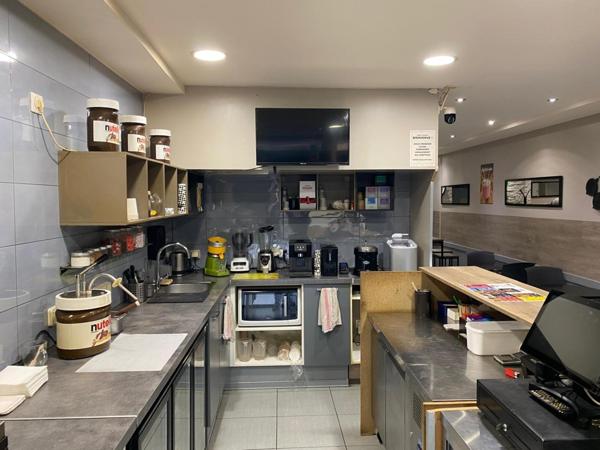 Trés bon fond de commerce, sur une rue piétonne ,