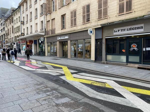Trés bon fond de commerce, sur une rue piétonne ,