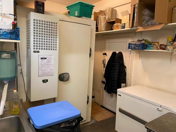 Trés bon fond de commerce, sur une rue piétonne ,